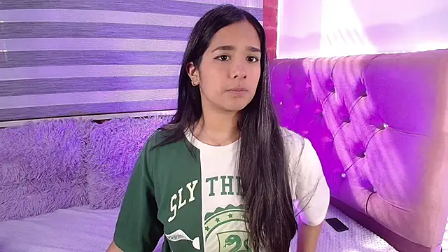 Snapshot of Maeena chatting on February 3, 2025, 2:55 pm Maeena online show from February 3, 2025, 2:55 pm