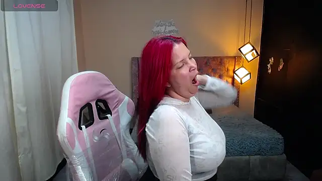 brithany smiith  online show from February 19, 2025, 2:23 am