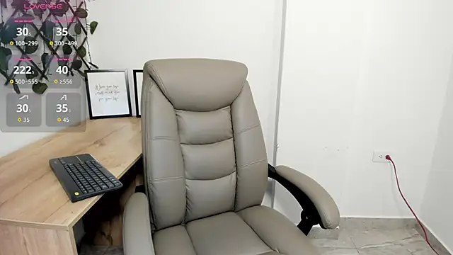 Madeleine  w online show from November 4, 2025, 12:32 am