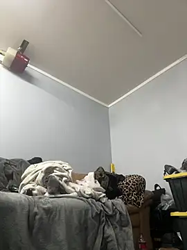 Snapshot of UtopianMisfit1 chatting on April 8, 2026, 9:42 am UtopianMisfit1 online show from April 8, 2026, 9:42 am