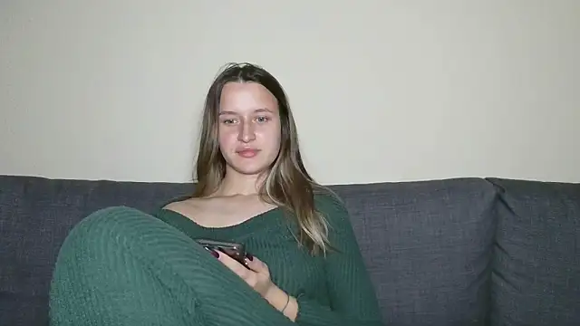Snapshot of Submissive_love chatting on March 22, 2025, 8:26 pm Submissive love online show from March 22, 2025, 8:26 pm