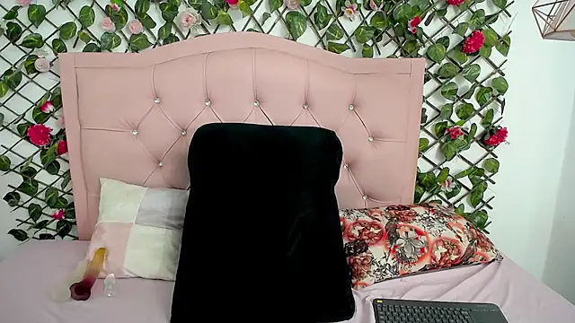 Snapshot of LucyCute_1 chatting on July 15, 2026, 3:39 pm LucyCute 1 online show from July 15, 2026, 3:39 pm