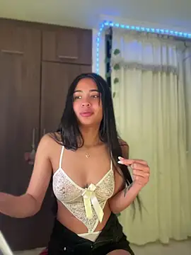 Snapshot of lina_pink chatting on July 3, 2026, 8:37 pm lina pink online show from July 3, 2026, 8:37 pm