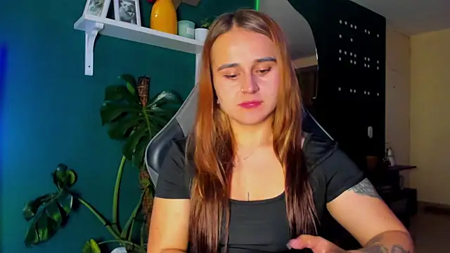 Snapshot of evy_orange1 chatting on June 16, 2026, 1:30 am evy orange1 online show from June 16, 2026, 1:30 am