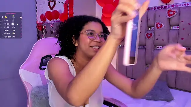 Snapshot of MilaHall_ chatting on February 22, 2025, 7:01 am MilaHall online show from February 22, 2025, 7:01 am