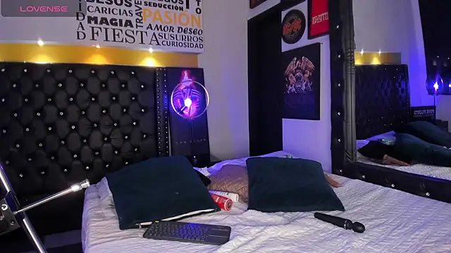 MADISSONLOVE  online show from April 28, 2026, 3:00 am