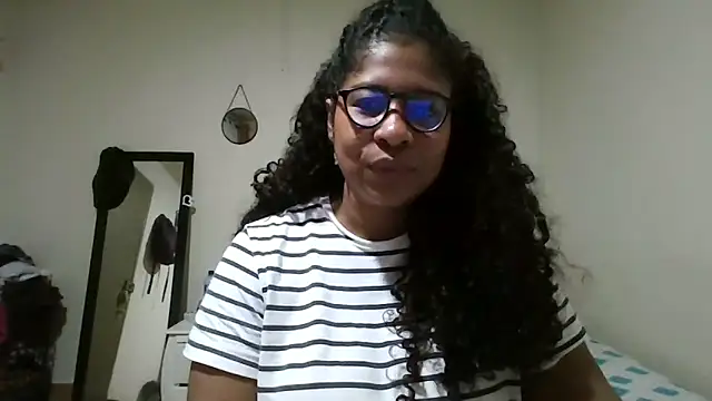 Snapshot of Ivon-09 chatting on April 24, 2026, 12:18 pm Ivon-09 online show from April 24, 2026, 12:18 pm