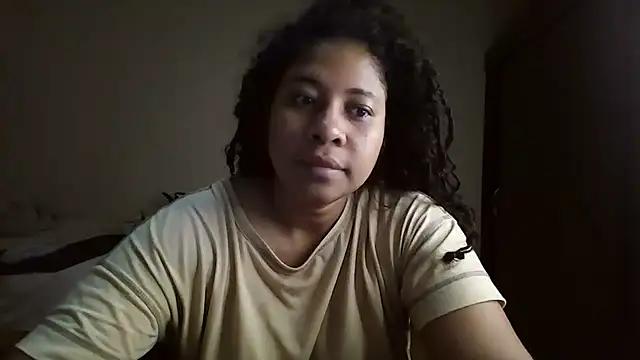 Snapshot of Ivon-09 chatting on July 12, 2026, 12:18 pm Ivon-09 online show from July 12, 2026, 12:18 pm