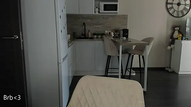 nilliluv online show from March 27, 2026, 8:26 am