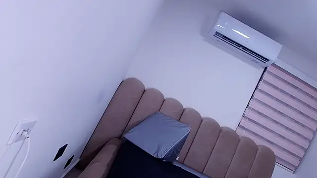 nicol f online show from April 14, 2026, 3:01 am