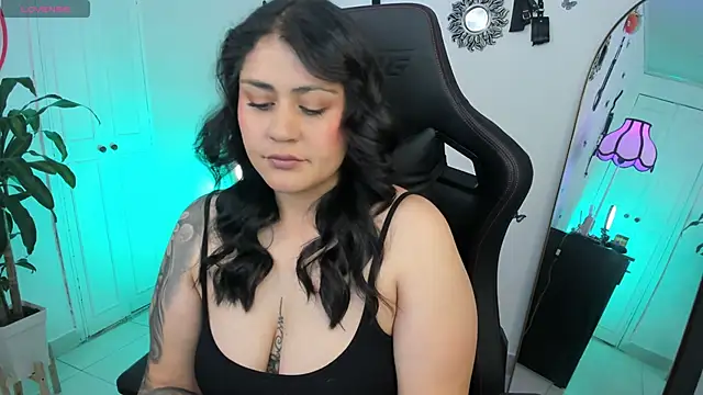 Snapshot of GretaX-X chatting on September 30, 2025, 12:04 am GretaX-X online show from September 30, 2025, 12:04 am