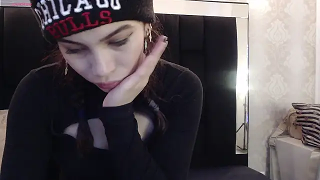  yuyi online show from February 27, 2025, 12:13 pm