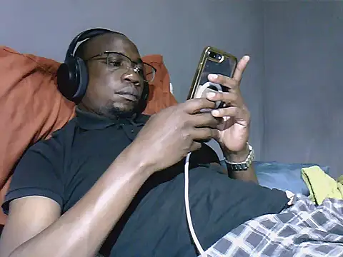 Snapshot of TheeRealShow chatting on May 10, 2026, 9:31 pm TheeRealShow online show from May 10, 2026, 9:31 pm
