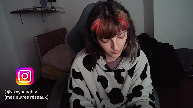 Snapshot of Nixxy_naughty chatting on March 10, 2025, 9:29 pm Nixxy naughty online show from March 10, 2025, 9:29 pm