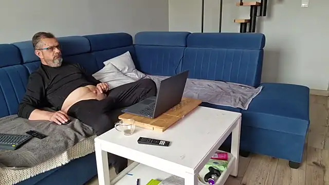 axecoman60 online show from March 13, 2025, 9:10 am