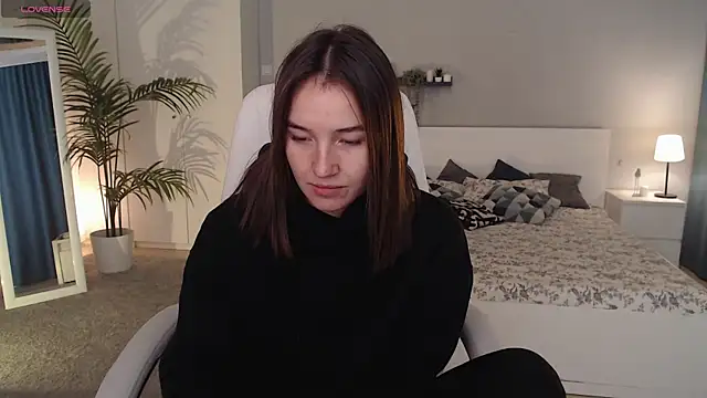 Bellla Haddid online show from September 19, 2025, 1:07 am