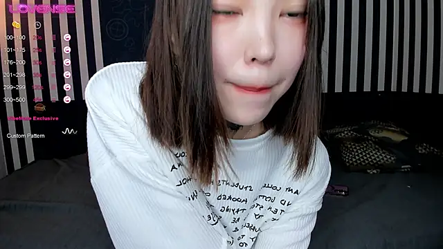 Snapshot of Dark_Ester chatting on January 25, 2025, 1:52 pm Dark Ester online show from January 25, 2025, 1:52 pm