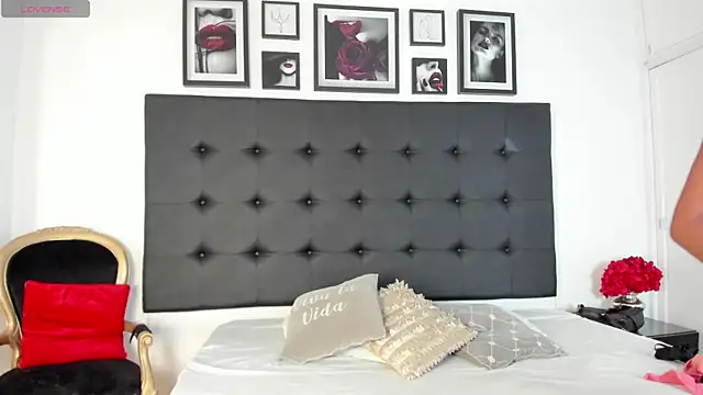 Snapshot of SaraDreamss chatting on January 24, 2025, 8:32 pm SaraDreamss online show from January 24, 2025, 8:32 pm