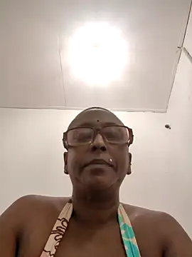 Snapshot of mamakarma1403 chatting on June 16, 2026, 12:52 pm mamakarma1403 online show from June 16, 2026, 12:52 pm