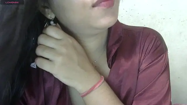 Preeti-Sexy online show from April 14, 2026, 5:57 am