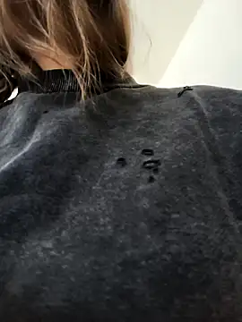 Snapshot of AliceBrayan chatting on September 15, 2025, 5:07 am AliceBrayan online show from September 15, 2025, 5:07 am