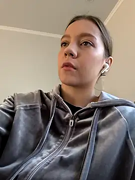 Snapshot of AliceBrayan chatting on October 2, 2025, 5:03 am AliceBrayan online show from October 2, 2025, 5:03 am