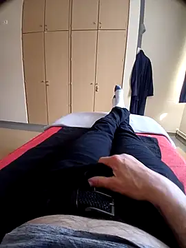 pascalino100 online show from April 15, 2026, 2:13 pm