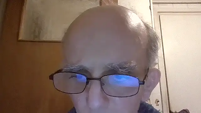 mariusica1xh online show from April 15, 2026, 8:31 pm