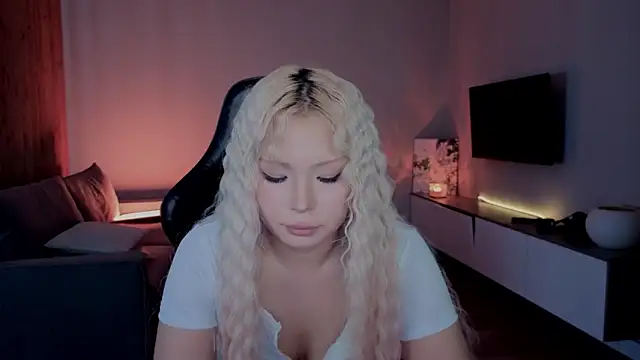 RileyMee online show from April 14, 2026, 6:19 am