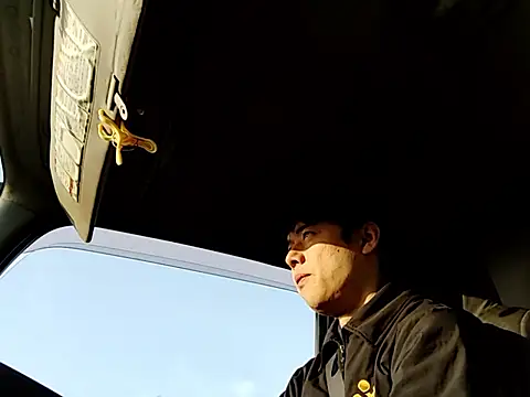 whitebriefboy online show from March 20, 2026, 10:03 pm