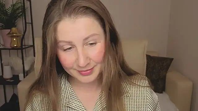 Snapshot of Helens_love chatting on June 12, 2026, 2:43 am Helens love online show from June 12, 2026, 2:43 am