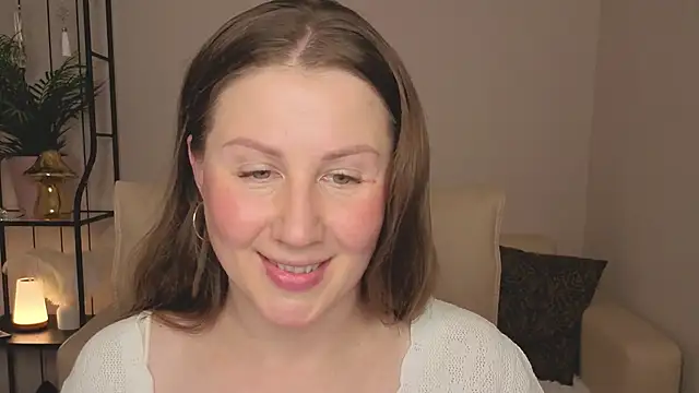 Snapshot of Helens_love chatting on June 17, 2026, 2:36 am Helens love online show from June 17, 2026, 2:36 am