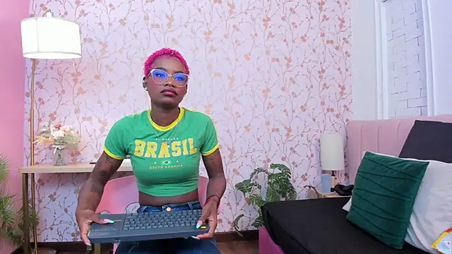 Snapshot of amber-hill chatting on April 15, 2026, 4:25 pm amber-hill online show from April 15, 2026, 4:25 pm