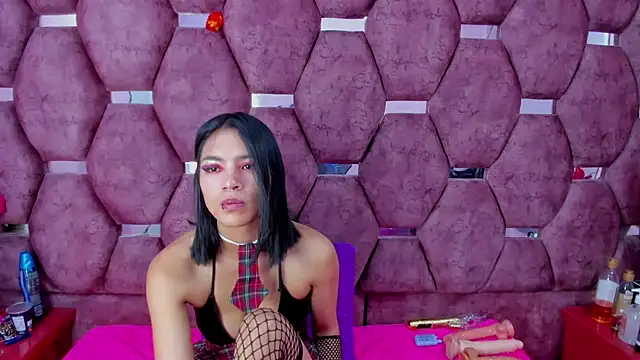 Snapshot of SaraLoveee_ chatting on December 19, 2024, 3:29 am SaraLoveee  online show from December 19, 2024, 3:29 am