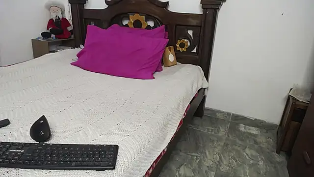 DominaLeona online show from January 25, 2025, 7:39 pm