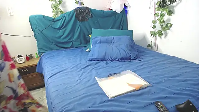 DominaLeona online show from October 28, 2025, 9:39 pm