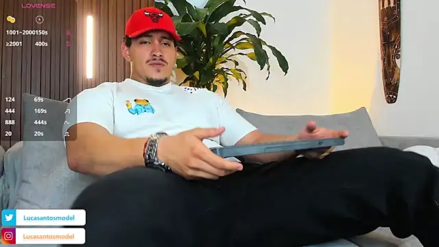 lucasanto  online show from June 3, 2026, 4:26 am