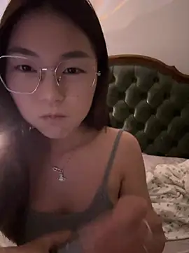 Snapshot of Sweet-Angel999 chatting on May 15, 2026, 4:25 pm Sweet-Angel999 online show from May 15, 2026, 4:25 pm