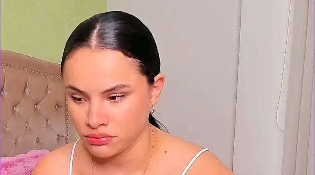 Luciluu20 online show from February 27, 2025, 6:42 pm