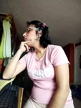 Snapshot of Im_Alma_ chatting on March 11, 2025, 1:01 pm Im Alma online show from March 11, 2025, 1:01 pm