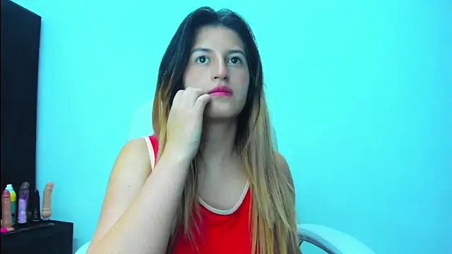 GiaRoussel online show from March 20, 2025, 1:37 pm