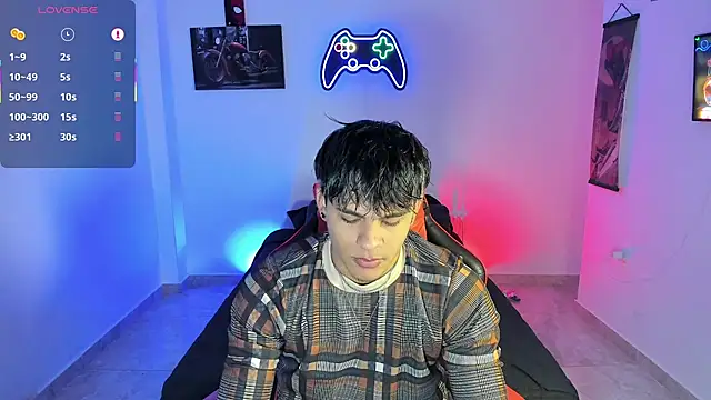 LuciferM Star online show from November 10, 2025, 2:32 am