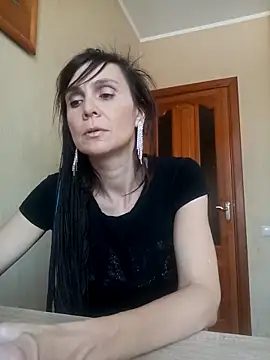 Francenia lolis online show from February 20, 2026, 1:11 pm