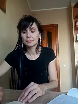 Francenia lolis online show from April 10, 2026, 6:29 am