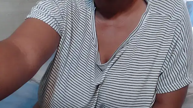 FlavoredNia online show from March 16, 2025, 12:33 pm