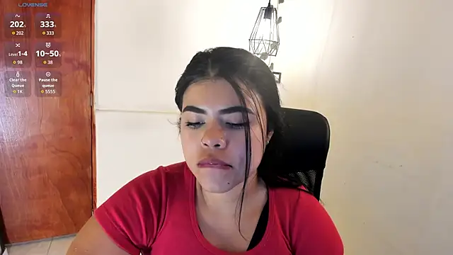 aitana-purple online show from October 3, 2025, 10:51 pm