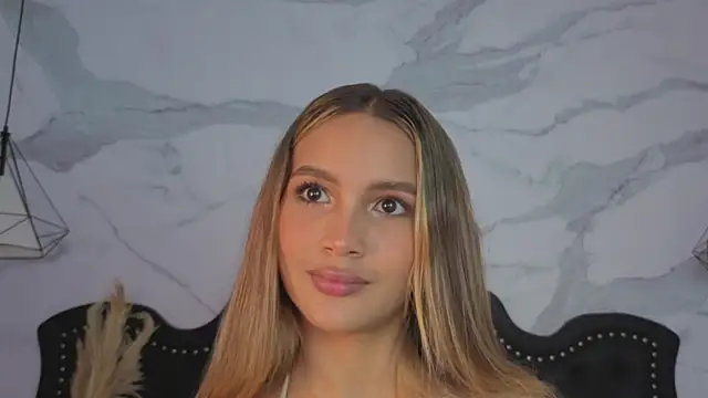 Snapshot of Carohorny4u chatting on April 29, 2026, 10:49 pm Carohorny4u online show from April 29, 2026, 10:49 pm