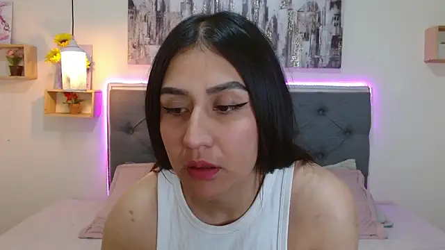 mia aira online show from September 10, 2025, 3:12 pm