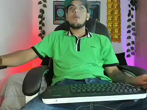 Snapshot of mikee_scooth chatting on February 7, 2025, 3:12 am mikee scooth online show from February 7, 2025, 3:12 am