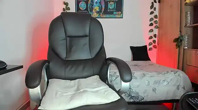 Snapshot of mikee_scooth chatting on February 25, 2025, 6:47 am mikee scooth online show from February 25, 2025, 6:47 am